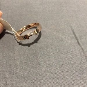 H rose gold ring